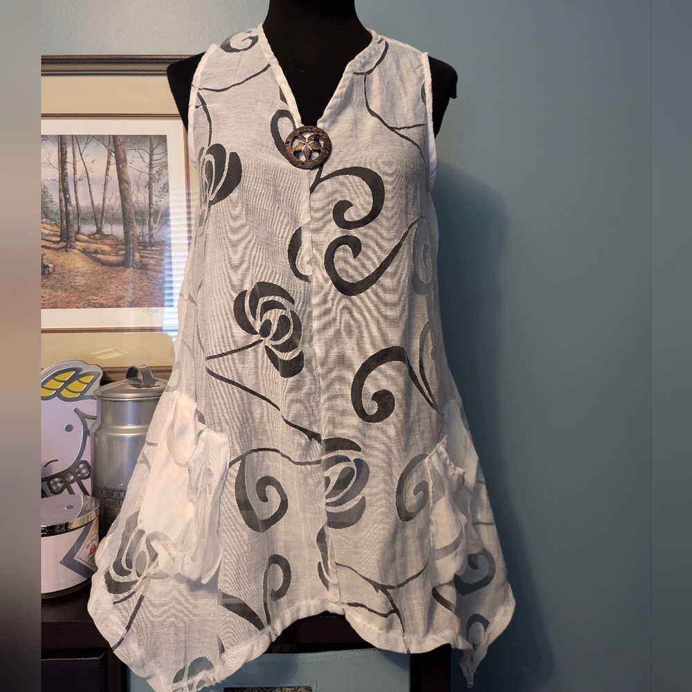 Kaktus women's medium sleeveless tunic, black and white abstract pattern, size M